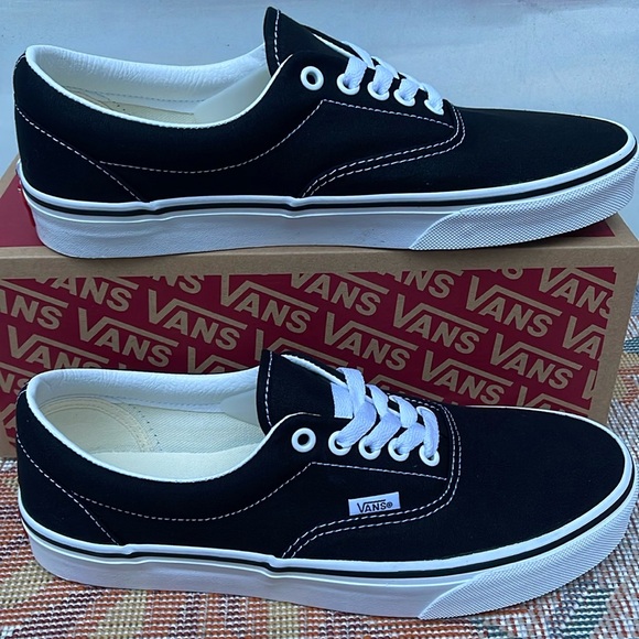 Vans Men’s Era Black
VN000EWZBLK
Sneakers - Picture 12 of 16